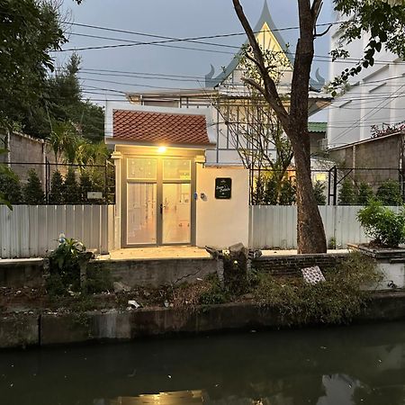 Baan Debtida Hotel Bangkok Bagian luar foto