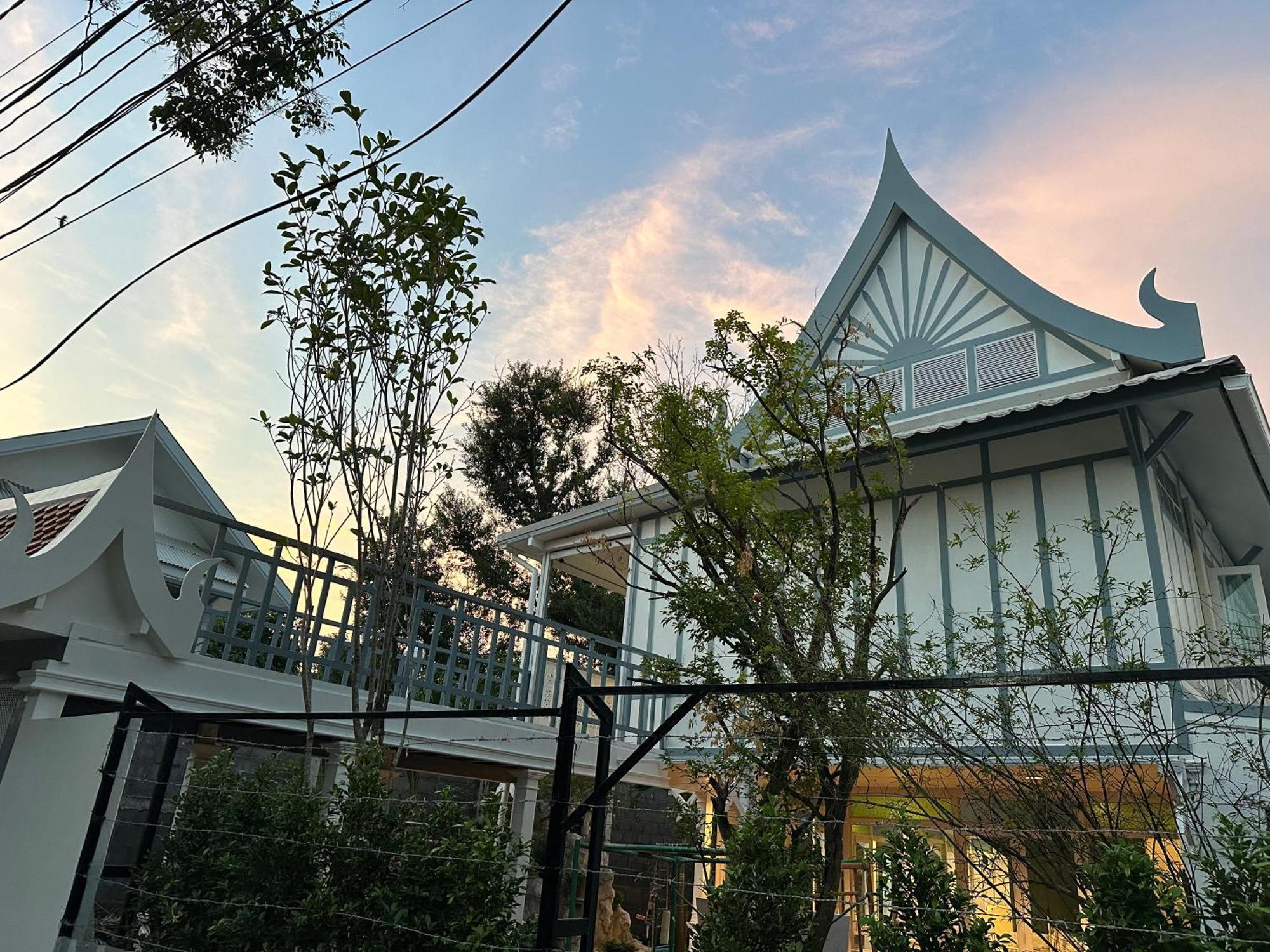 Baan Debtida Hotel Bangkok Bagian luar foto