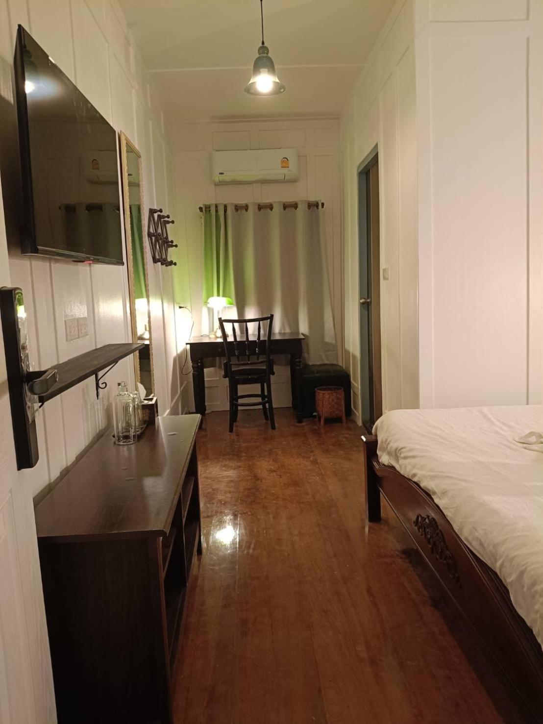 Baan Debtida Hotel Bangkok Bagian luar foto