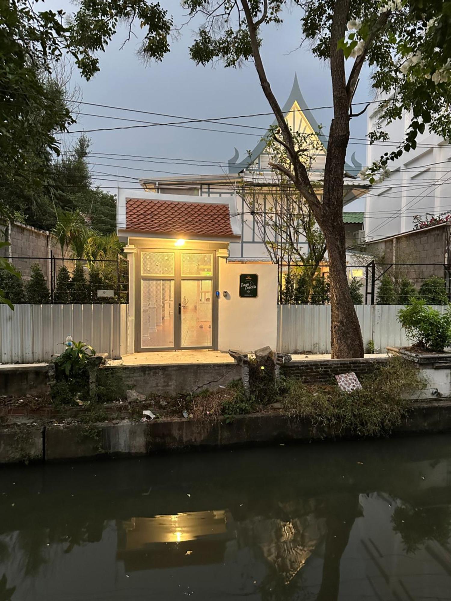 Baan Debtida Hotel Bangkok Bagian luar foto