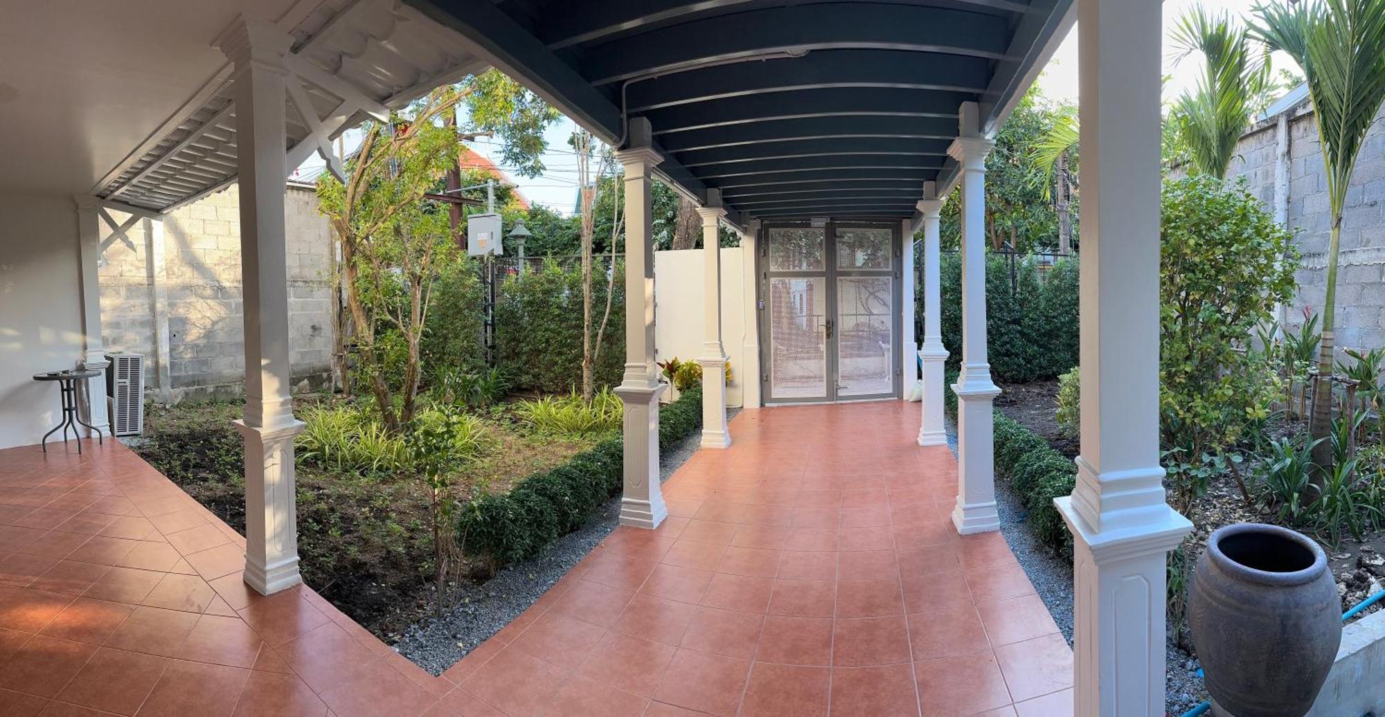 Baan Debtida Hotel Bangkok Bagian luar foto
