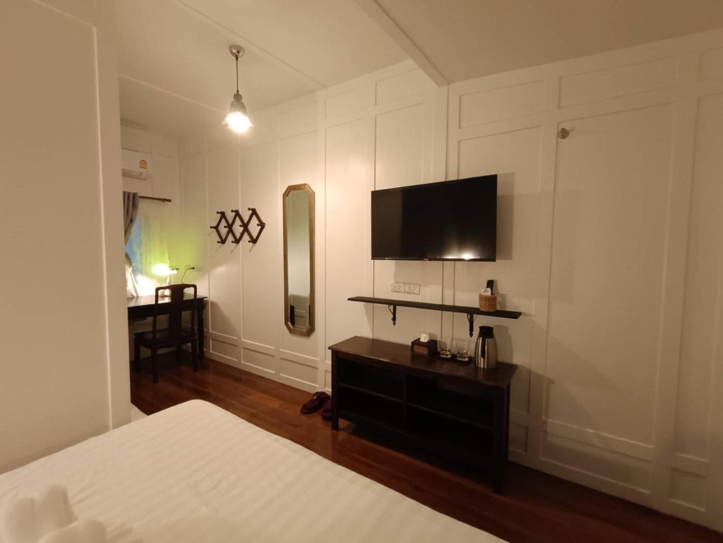 Baan Debtida Hotel Bangkok Bagian luar foto