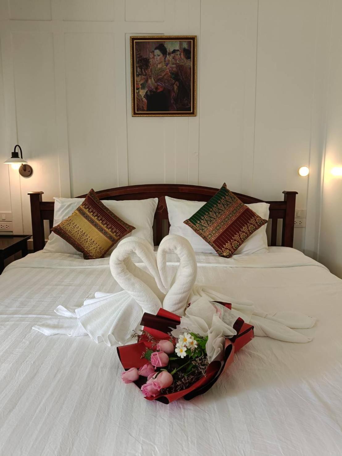 Baan Debtida Hotel Bangkok Bagian luar foto