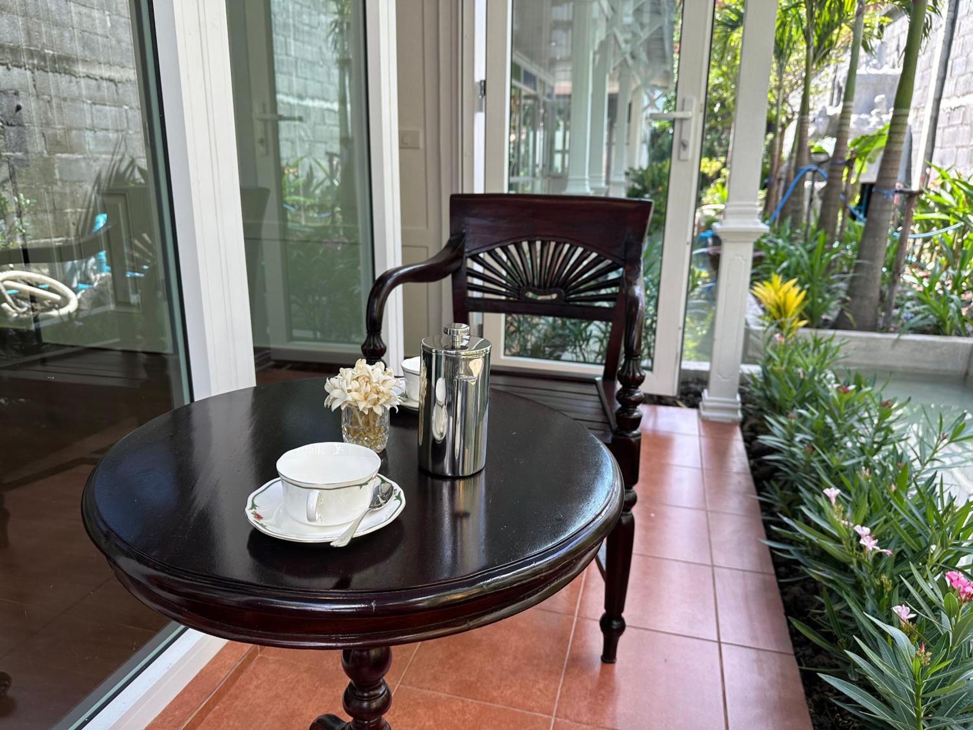 Baan Debtida Hotel Bangkok Bagian luar foto