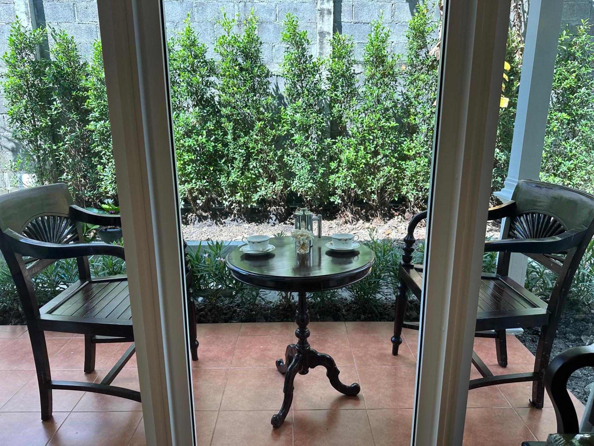 Baan Debtida Hotel Bangkok Bagian luar foto