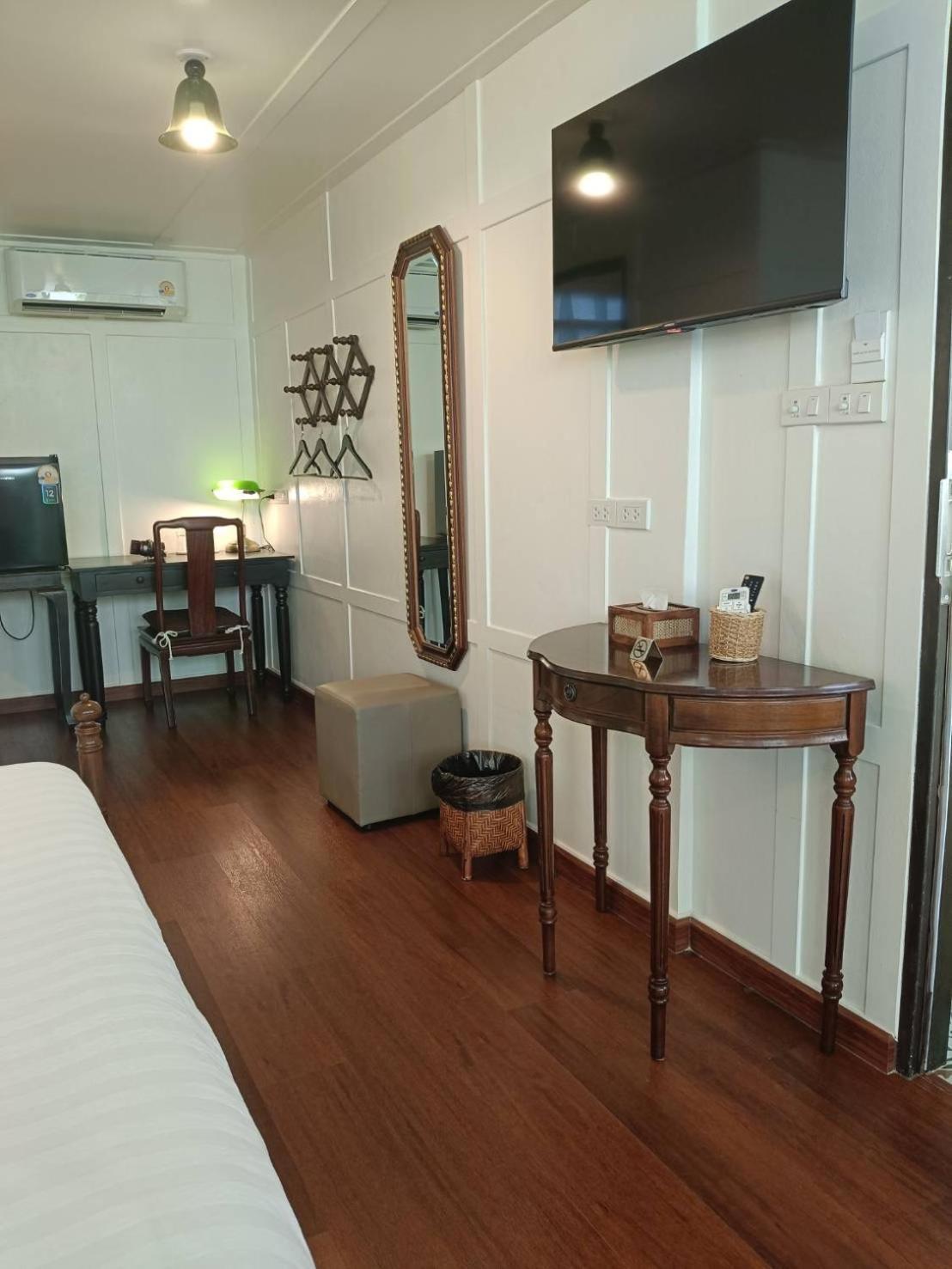 Baan Debtida Hotel Bangkok Bagian luar foto