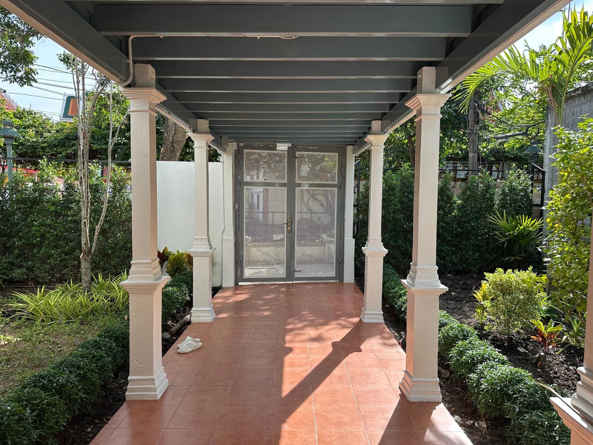 Baan Debtida Hotel Bangkok Bagian luar foto