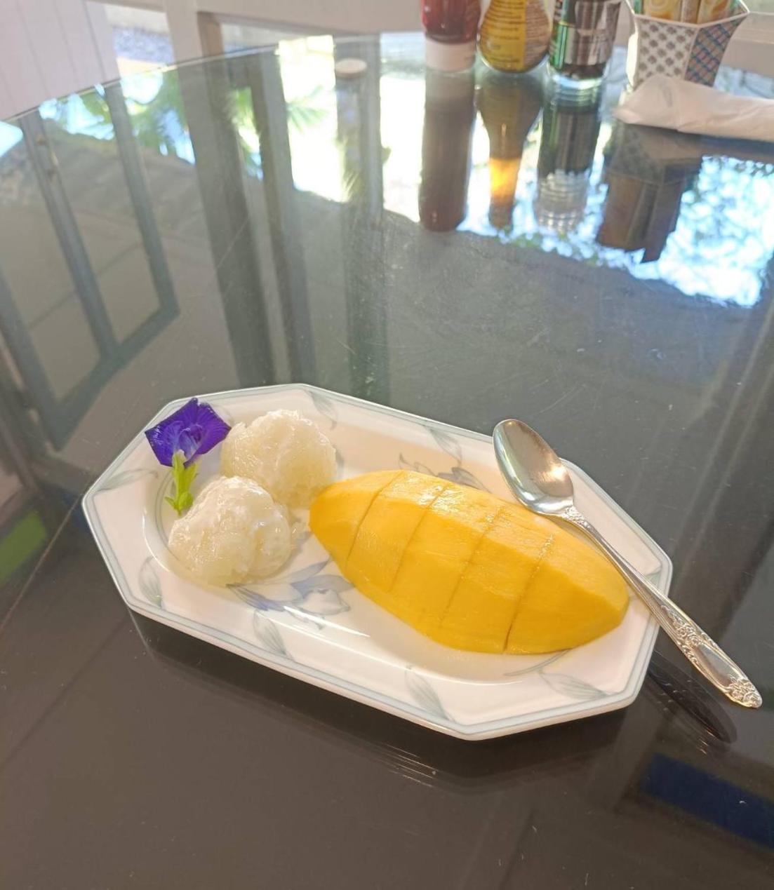 Baan Debtida Hotel Bangkok Bagian luar foto