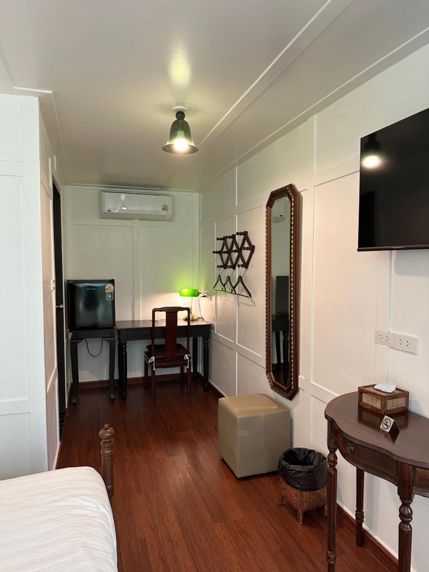 Baan Debtida Hotel Bangkok Bagian luar foto